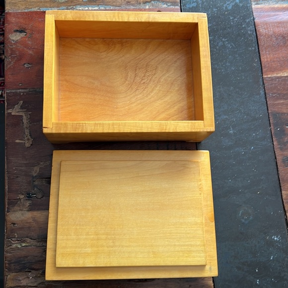 Beautiful hand carved wooden jewelry box. Vintage MCM style - Picture 3 of 5